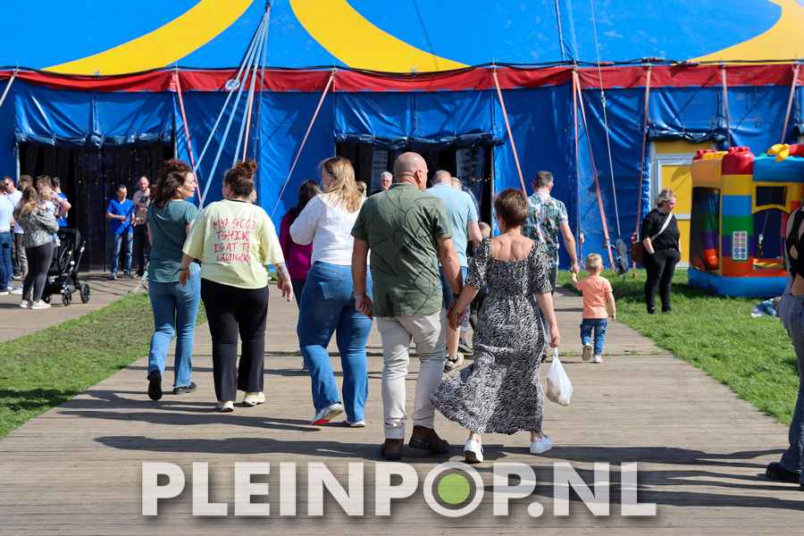 Publiek    Bezoekers (18)